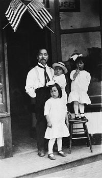 Takuji Yamashita with three of his children.